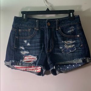 High waisted shorts with Pockets.